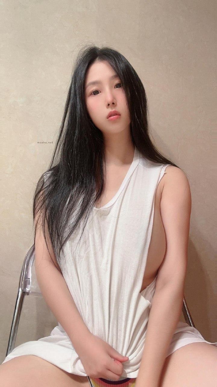 俏妞qiaoniuTT – 爆顶风韵身材一次看个够丁字裤【23P】